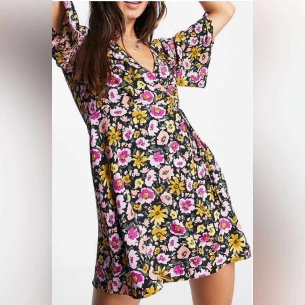 TOP SHOP FLORAL PRINT RUFFLE SLEEVE MINI DRESS